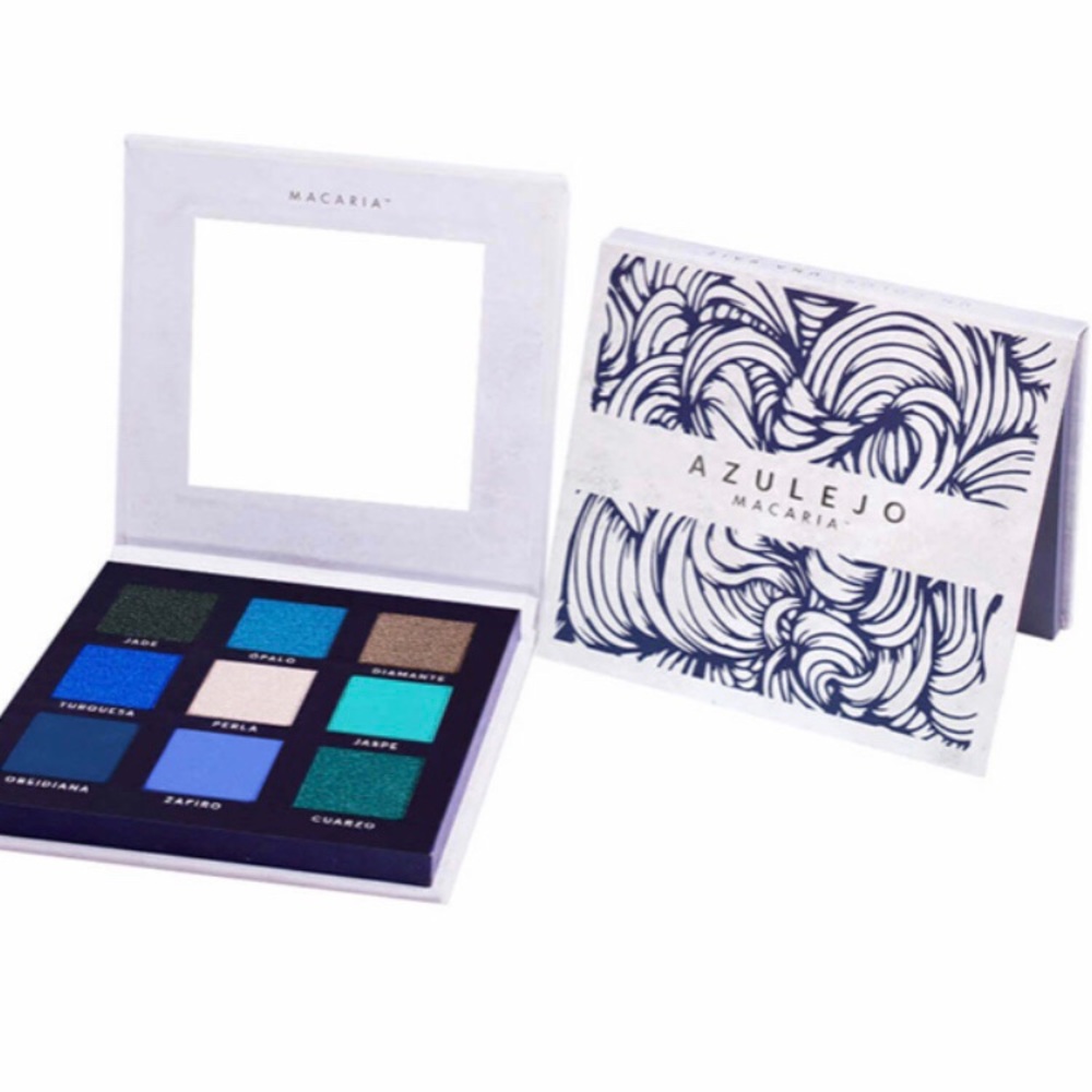Eyeshadows palette metallics and shimmers.